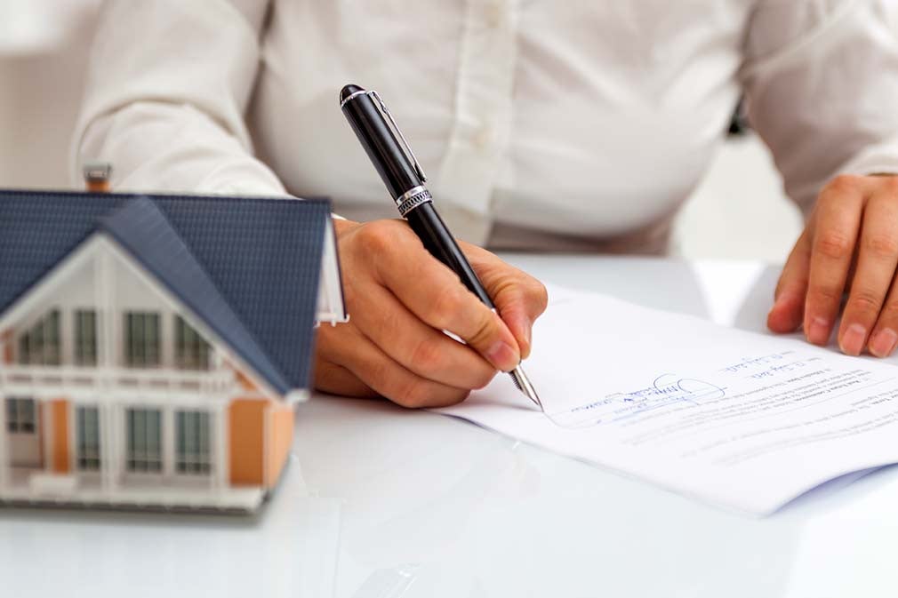 Hand signing reverse mortgage documentation
